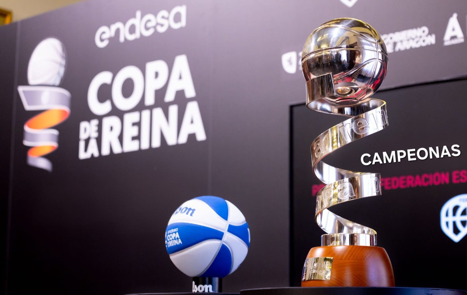 Información sobre la Copa de la Reina de Baloncesto. Trofeo - copa de las campeonas